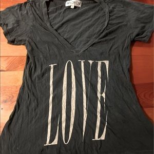 WILDFOX Women’s V-neck Tee